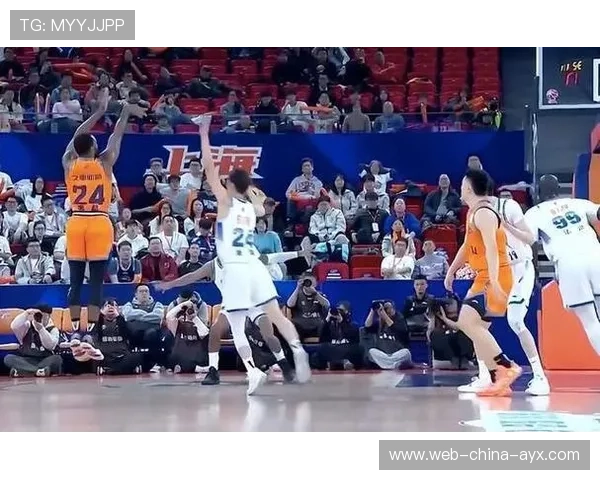 上海久事迎来六连胜，李根与王哲林默契配合